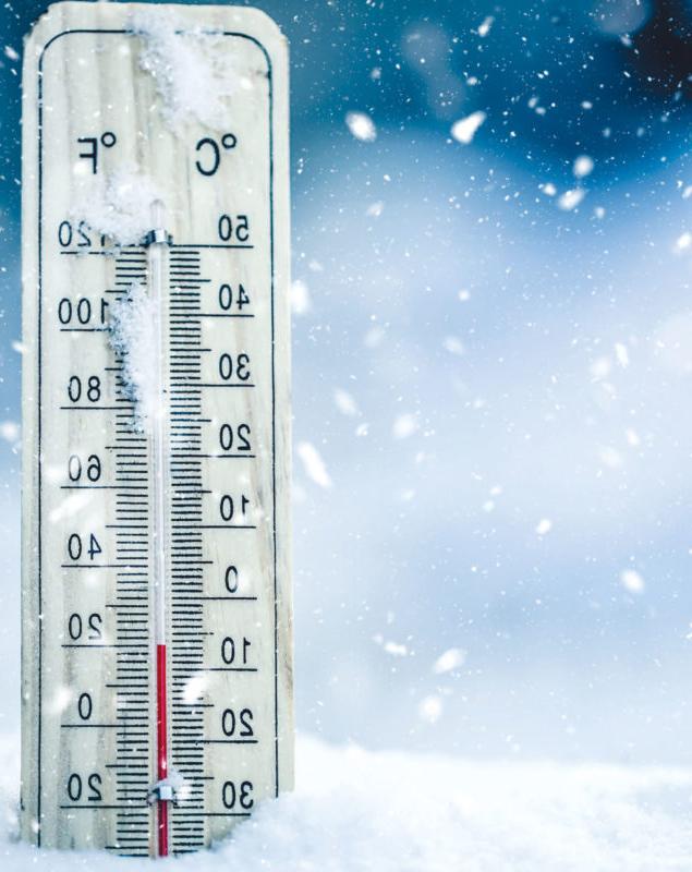 A Celsius and Fahrenheit thermometer in snow.